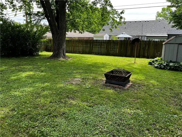 107 SW 19TH ST, Oak Grove, MO 64075