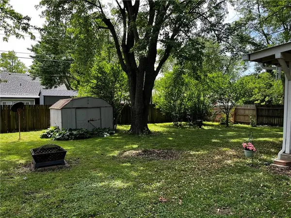 107 SW 19TH ST, Oak Grove, MO 64075