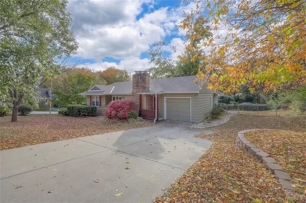 211 NW Briarcliff RD, Kansas City, MO 64116
