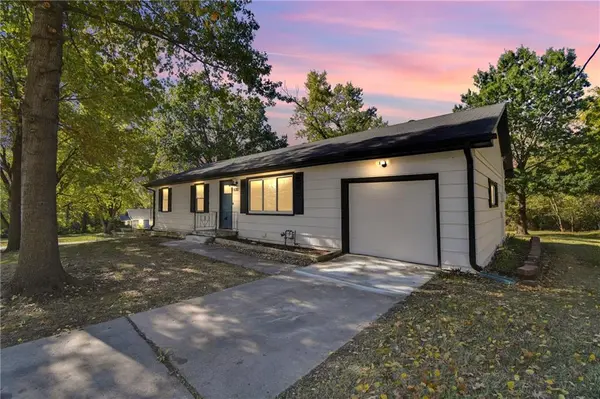 6310 River RD, Pleasant Valley, MO 64068