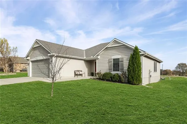 103 N Sivley ST,  Peculiar,  MO 64078