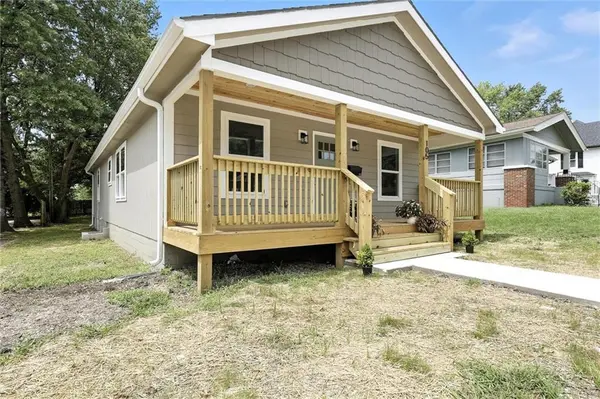 105 N Campbell ST, Pleasant Hill, MO 64080