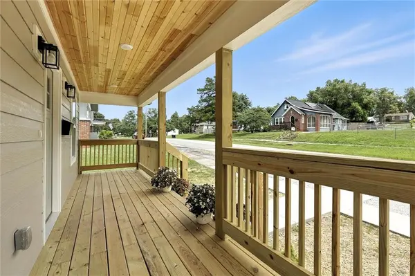 105 N Campbell ST, Pleasant Hill, MO 64080