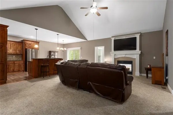 15373 Bradfort CT, Basehor, KS 66007