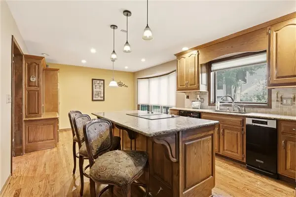 10 The Woodlands N/A, Gladstone, MO 64119