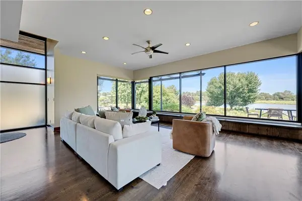 15201 Bond ST, Overland Park, KS 66221