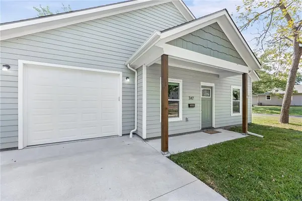 747 S Sycamore ST, Ottawa, KS 66067