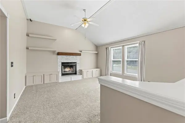 21812 S Vine ST, Spring Hill, KS 66083