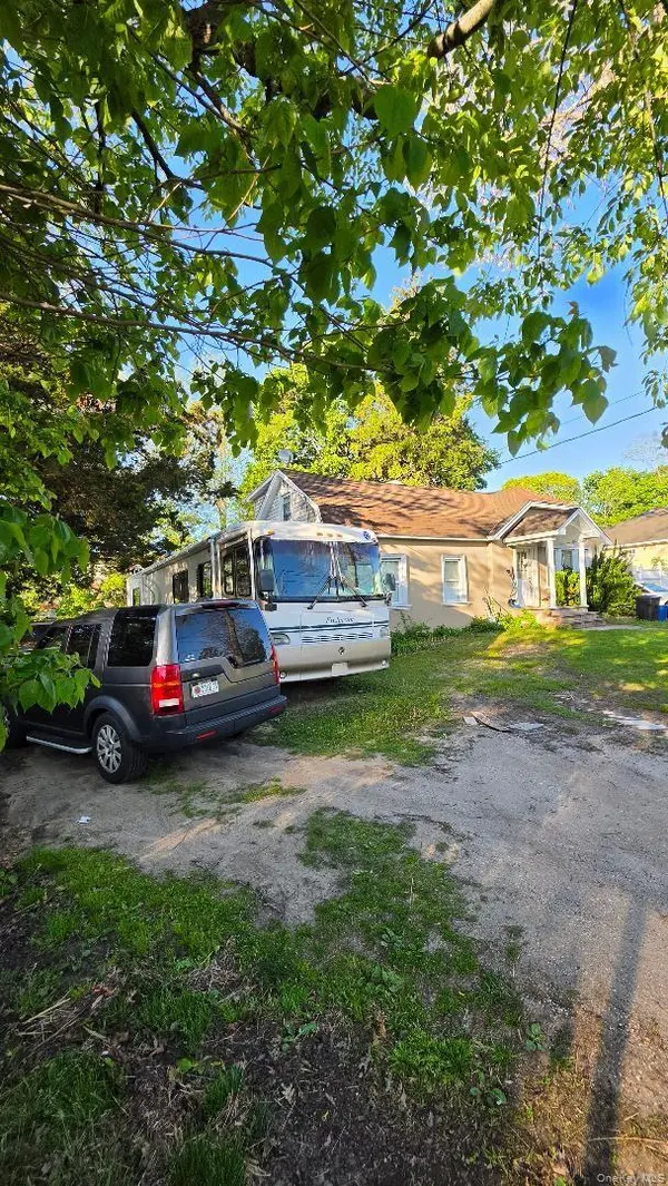385 Half Hollow RD, Deer Park, NY 11729