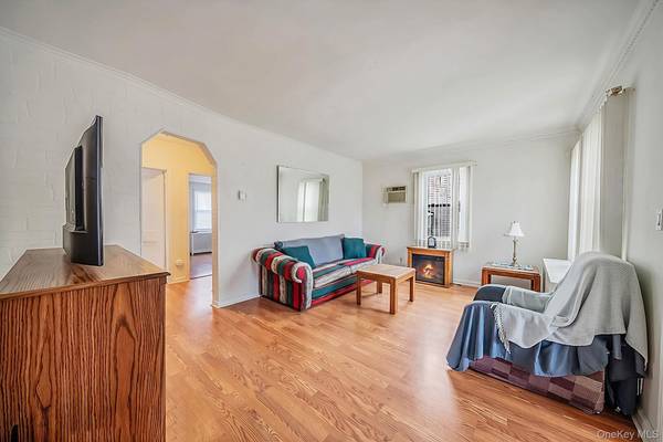 1111 Esther ST, Franklin Square, NY 11010