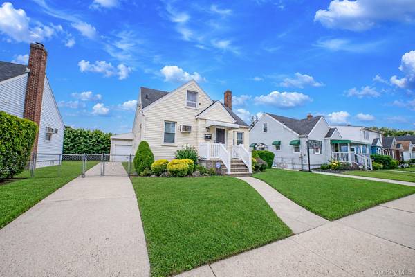 1111 Esther ST, Franklin Square, NY 11010