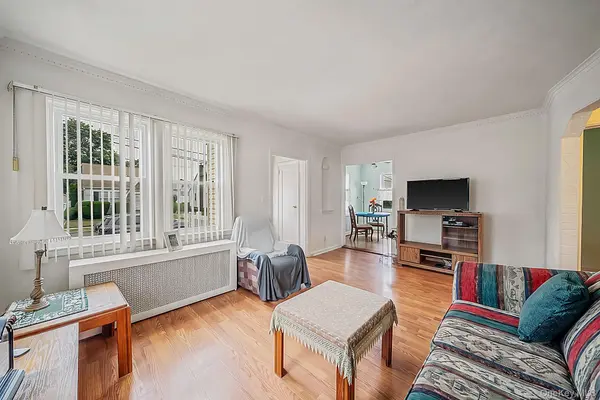 1111 Esther ST, Franklin Square, NY 11010