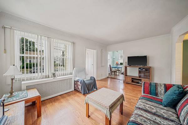 1111 Esther ST, Franklin Square, NY 11010