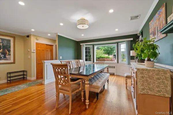 84 Cedar DR, Farmingdale, NY 11735