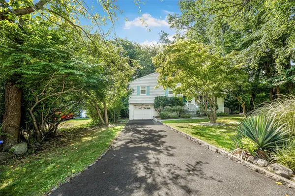 13 Vista PL, Hartsdale, NY 10530