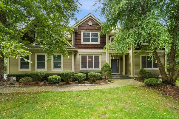 18 Clara LN, Mahopac, NY 10541