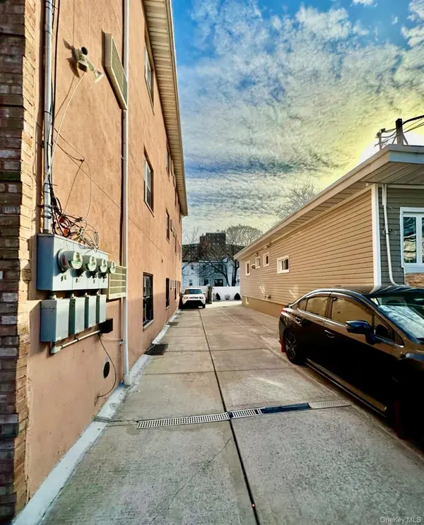 2266 Seward AVE, Bronx, NY 10473