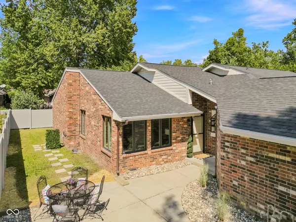 4248 Mockernut CT, Columbus, IN 47201