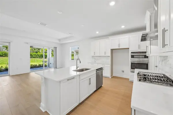 7551 HAWKSTONE DR, Sarasota, FL 34241