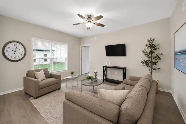 807 Alexandra LN, Yorkville, IL 60560