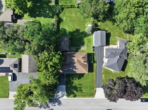 460 E 15th PL, Lombard, IL 60148