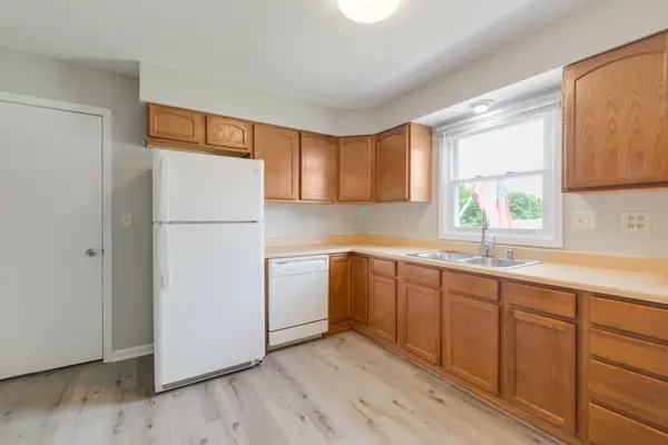 901 Hampton CT, Mchenry, IL 60050