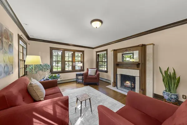 303 Hillside AVE, Glen Ellyn, IL 60137