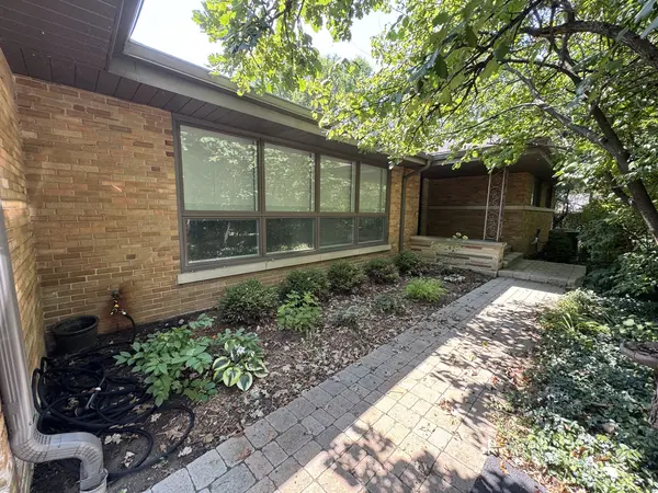 8711 W 123rd ST, Palos Park, IL 60464