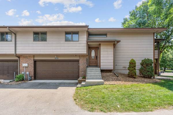 1525 Pheasantwood TRL, Northfield, MN 55057
