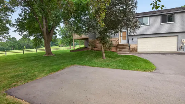 7205 Pontiac CIR, Chanhassen, MN 55317