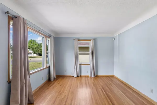1554 Chamber ST, Saint Paul, MN 55106