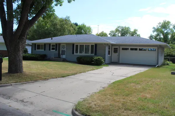 2618 Rivershore DR S, Moorhead, MN 56560
