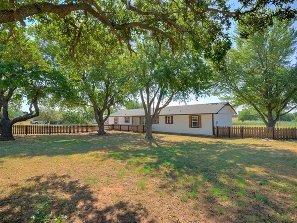 2152 NE 10th St, Blanchard, OK 73010