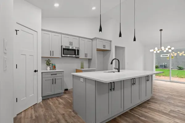 1005 LOTUS TRL, Menasha, WI 54952