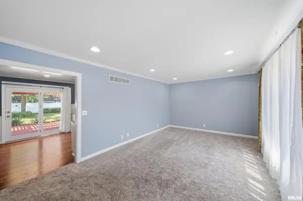 215 LINCOLN RD, Canton, IL 61520