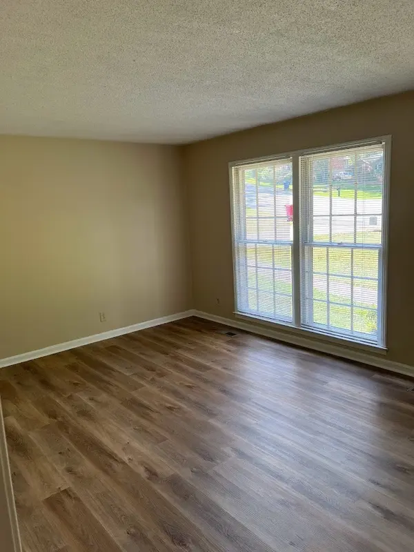 370 Crest Dr, Clarksville, TN 37043