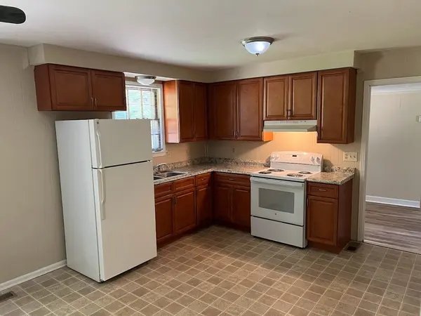370 Crest Dr, Clarksville, TN 37043