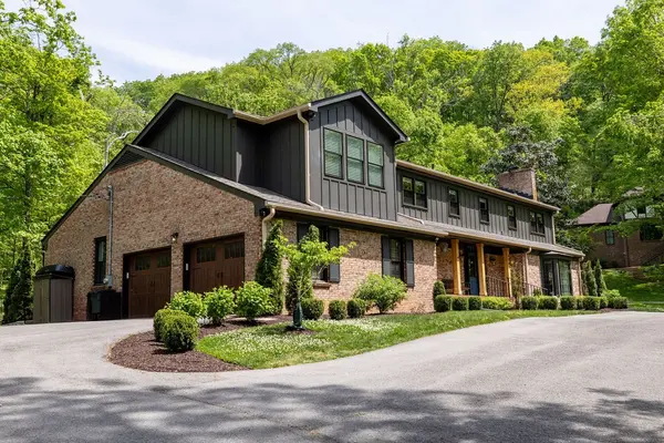 6001 Andover Dr, Nashville, TN 37215