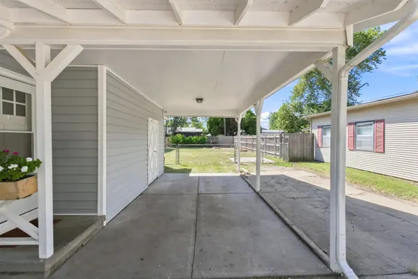 4221 W Memory LN, Wichita, KS 67212-1923