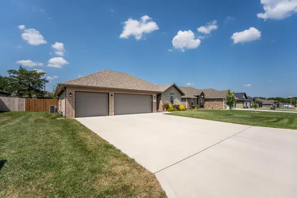 6089 S Canterbury LN, Battlefield, MO 65619