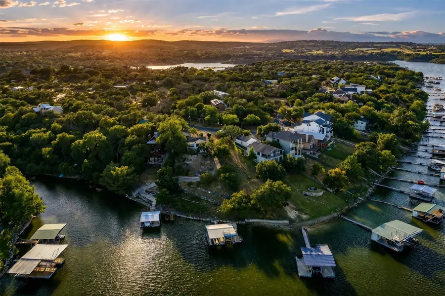 1201 Lake Shore DR, Spicewood, TX 78669