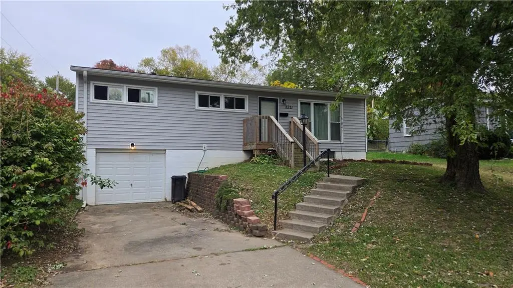 2521 Essex ST, St Joseph, MO 64505
