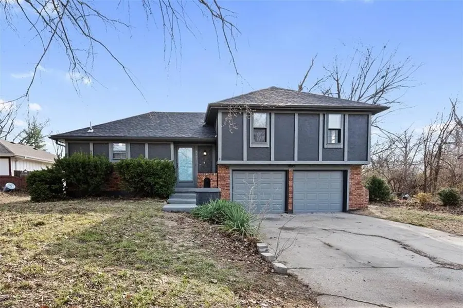 8401 STERLING AVE, Raytown, MO 64138