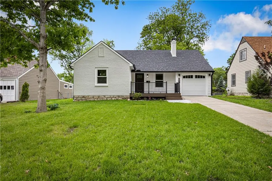 8012 Belleview AVE, Kansas City, MO 64114