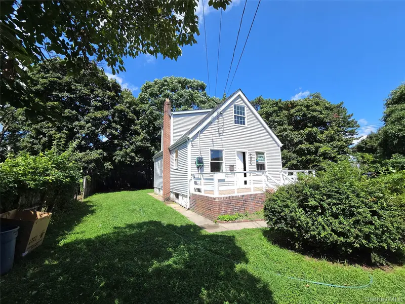 41 Lakewood ST, Wyandanch, NY 11798
