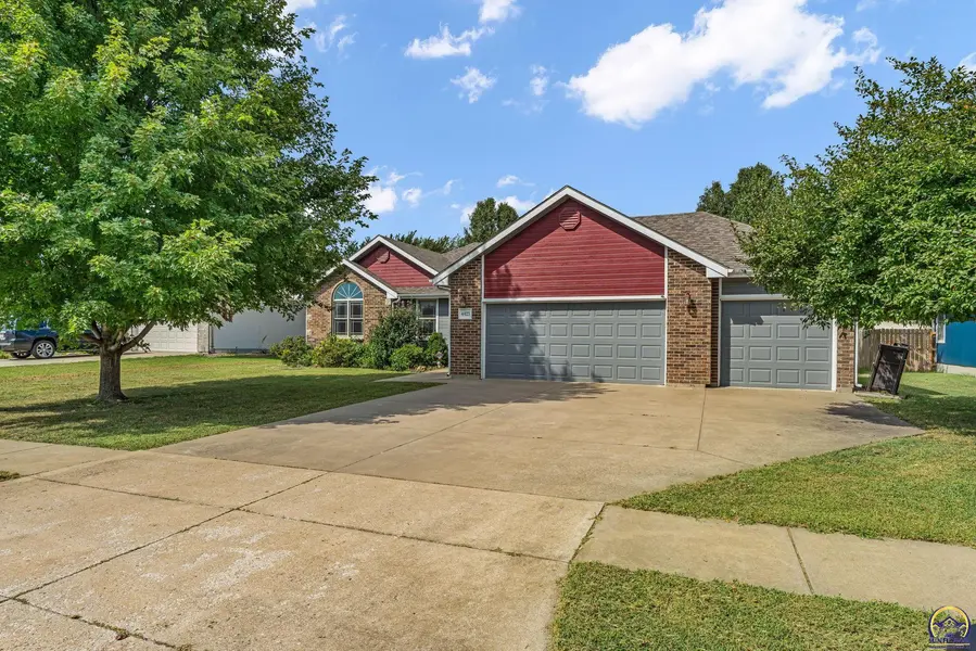 4423 SW Misty Harbor AVE, Topeka, KS 66610