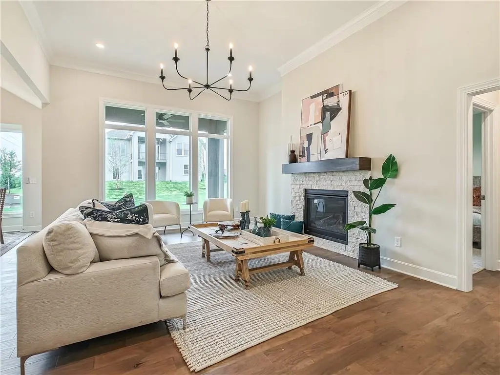 3903 W 158th TER, Overland Park, KS 66224