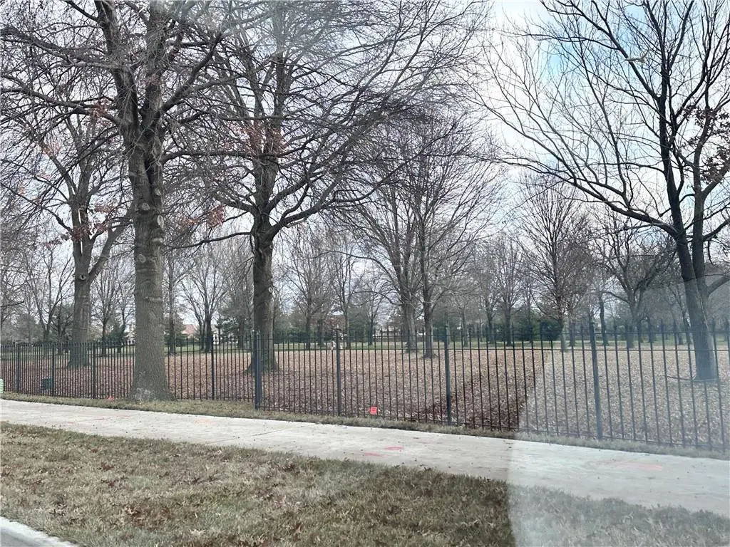 3811 W 138th CIR, Leawood, KS 66224