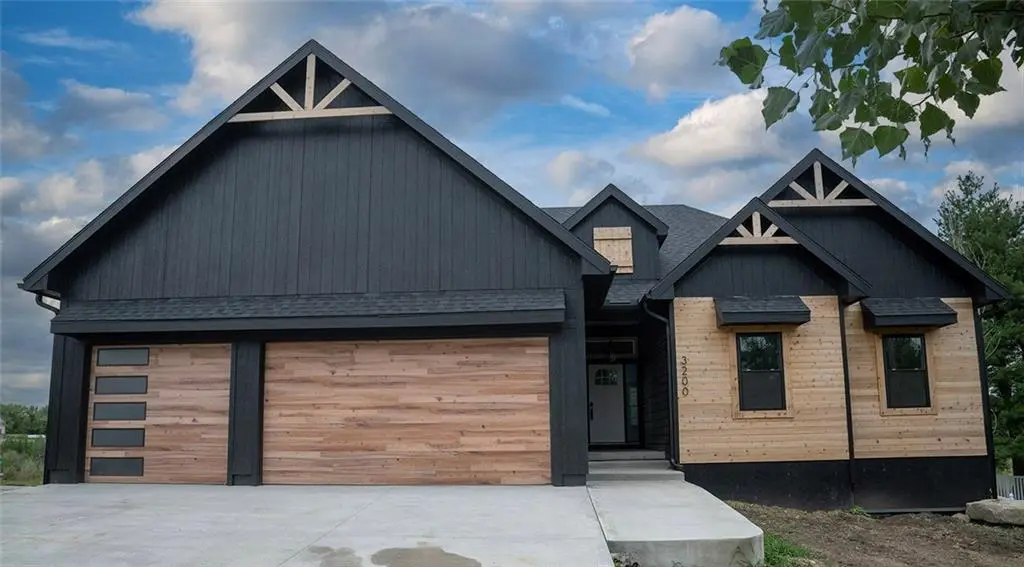 3200 Junction DR, Harrisonville, MO 64701