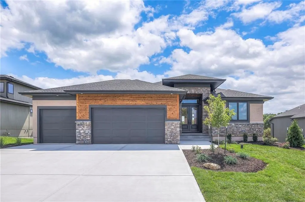 1011 Wilds Pkwy, Greenwood, MO 64034